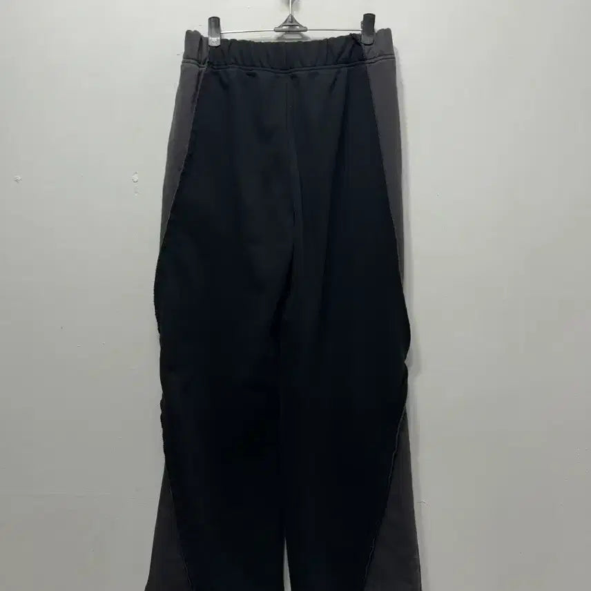 [BUNJANG] Black/Charcoal Wide Training Pants / 블랙/차콜 배색 와이드 트레이닝 팬츠 F
