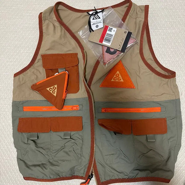 [BUNJANG] Nike ACG Junior Utility Vest / 나이키 ACG 주니어 유틸리티 베스트 파라슈트 베이지/라이트 아미/다크