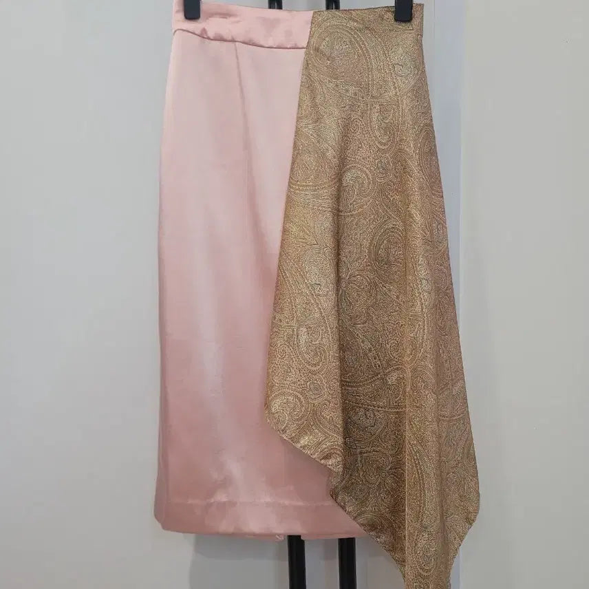 [BUNJANG] ARE YOU Paisley Scarf Satin Midi Skirt / 아유 ARE YOU 페이즐리 스카프 장식 새틴 미디스커트 S사이즈