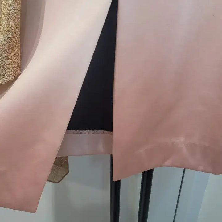 [BUNJANG] ARE YOU Paisley Scarf Satin Midi Skirt / 아유 ARE YOU 페이즐리 스카프 장식 새틴 미디스커트 S사이즈