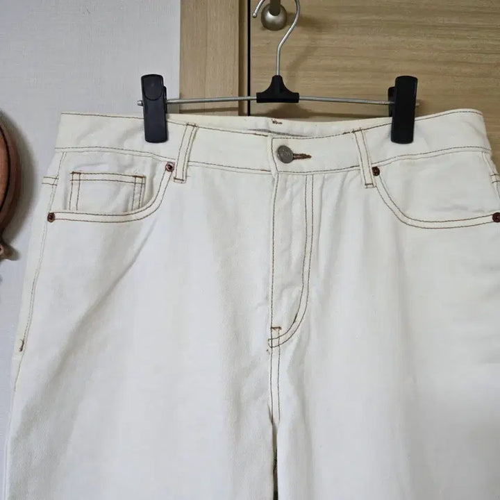 [BUNJANG] 8SECONDS Ivory Cut-Hem Straight Pants / 에잇세컨즈(8SECONDS) 아이보리 컷팅 밑단 스트레이트 팬츠