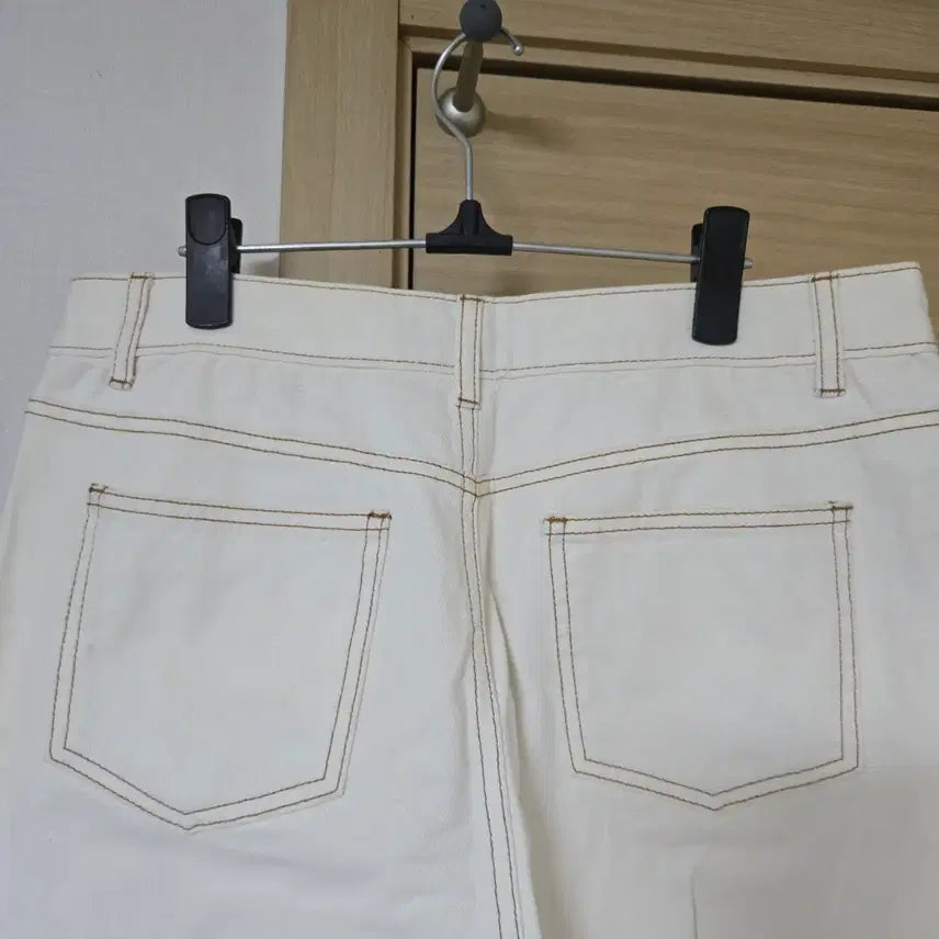 [BUNJANG] 8SECONDS Ivory Cut-Hem Straight Pants / 에잇세컨즈(8SECONDS) 아이보리 컷팅 밑단 스트레이트 팬츠
