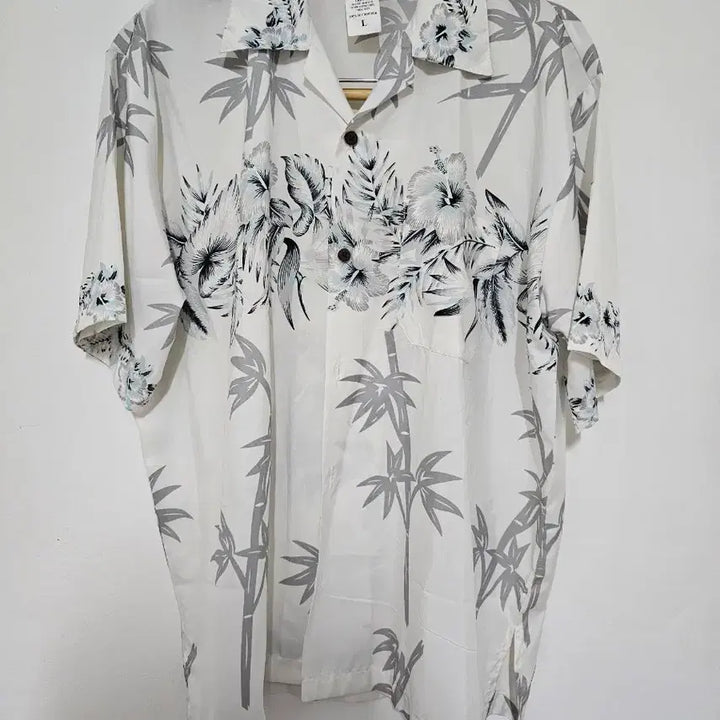 [SOLD OUT] 마카니 하와이안 셔츠 L사이즈 화이트.꽃 대나무패턴 105 새제품