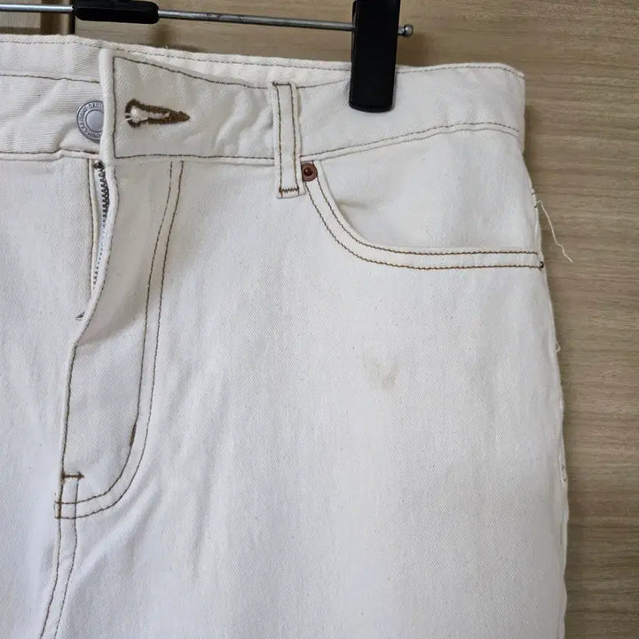 [BUNJANG] 8SECONDS Ivory Stitch Straight Pants / 에잇세컨즈(8SECONDS) 아이보리 스티치 스트레이트 팬츠