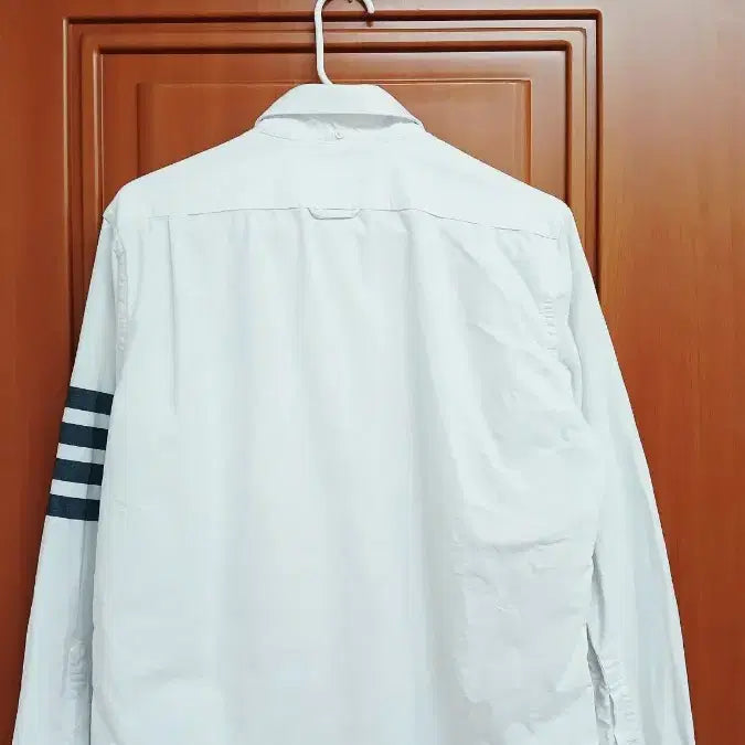 [SOLD OUT] 톰브라운 흰색 셔츠 팔 완장포함