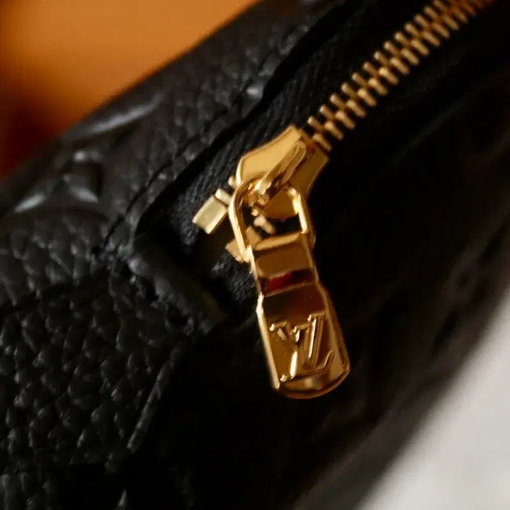 [BUNJANG] Louis Vuitton Embossed Pouch Black / 루이비통 엠보스 파우치 블랙