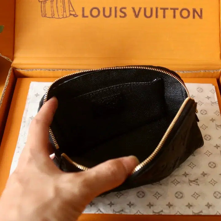 [BUNJANG] Louis Vuitton Embossed Pouch Black / 루이비통 엠보스 파우치 블랙