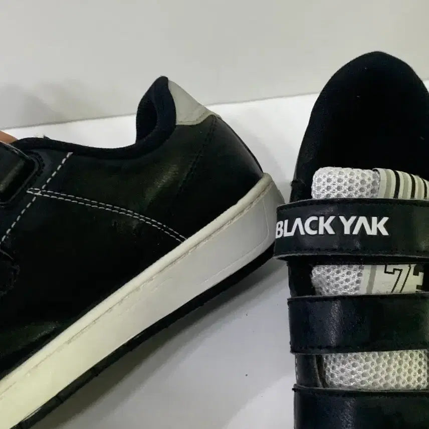 [BUNJANG] Black Yak Sneakers 230 / 블랙야크 운동화 230