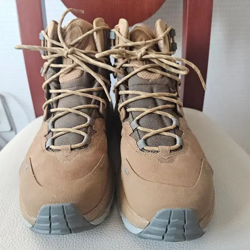 [SOLD OUT] 호카등산화