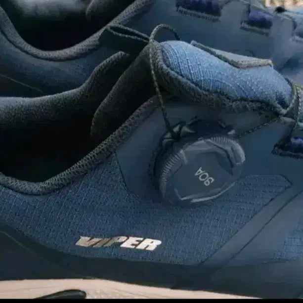 [BUNJANG] Treksta Gore-Tex Hiking Boots 270mm / 트렉스타 고어텍스 등산화 270사이즈입니다. 다이얼로 조이는 형태로 신고