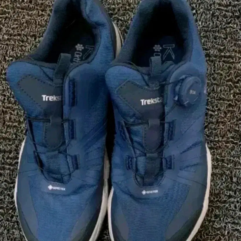 [BUNJANG] Treksta Gore-Tex Hiking Boots 270mm / 트렉스타 고어텍스 등산화 270사이즈입니다. 다이얼로 조이는 형태로 신고