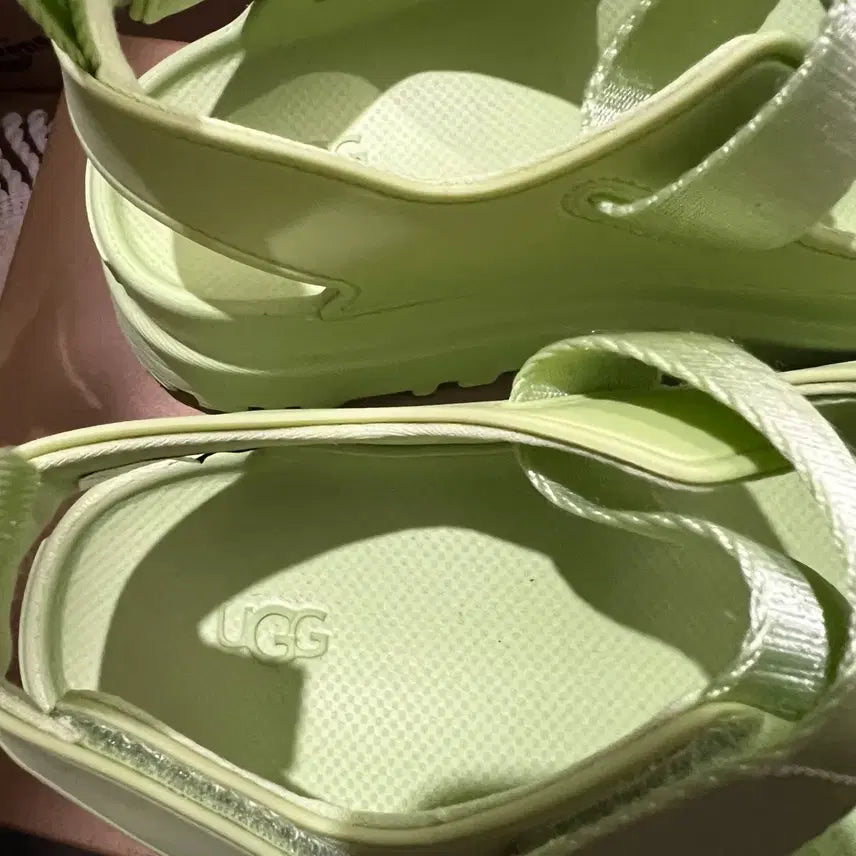 [SOLD OUT] UGG 어그 골든글로우 카테필라 샌들