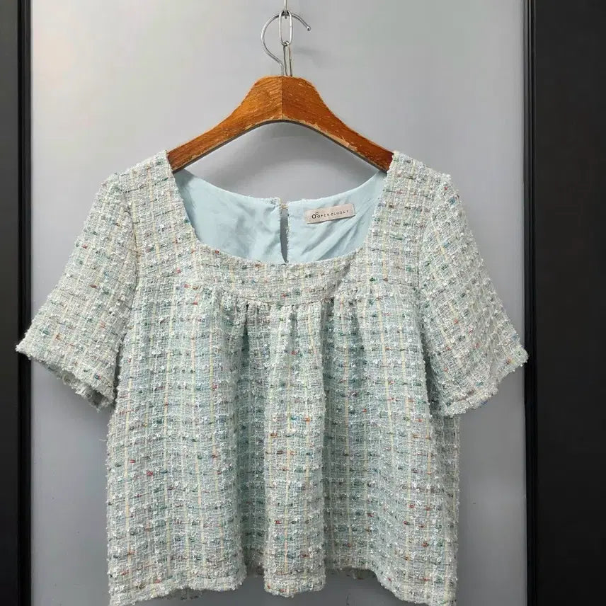 [SOLD OUT] 오픈클로젯 트위드 퍼프 블라우스