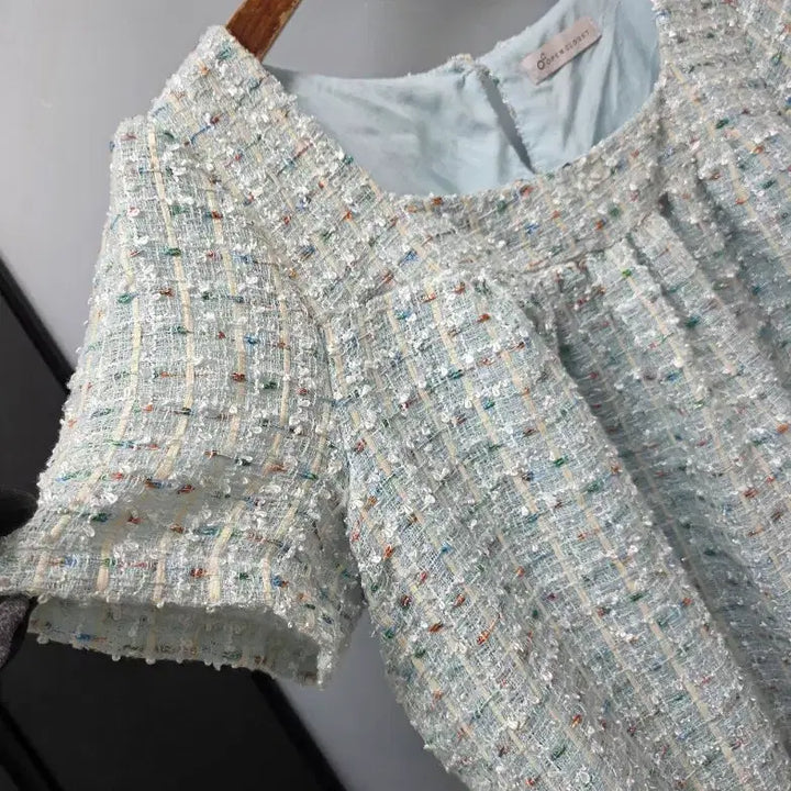 [SOLD OUT] 오픈클로젯 트위드 퍼프 블라우스