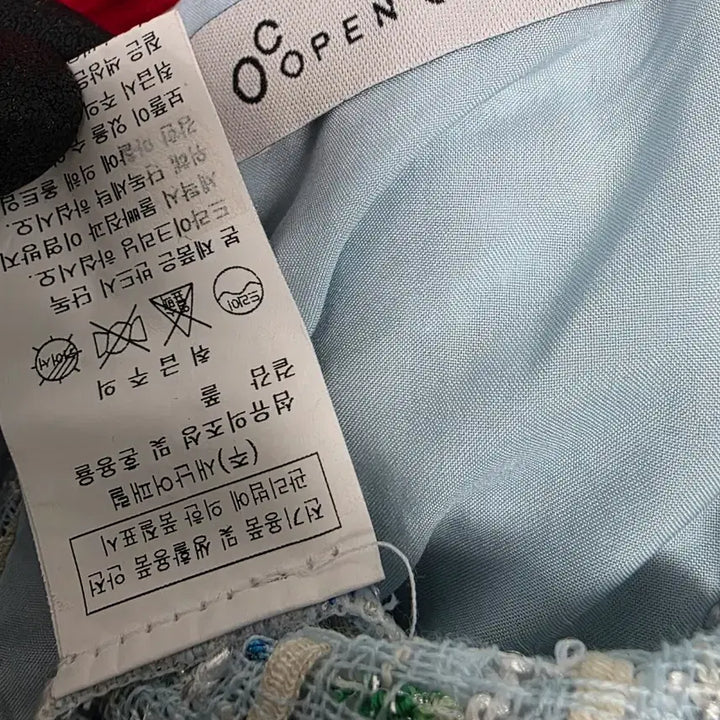 [SOLD OUT] 오픈클로젯 트위드 퍼프 블라우스