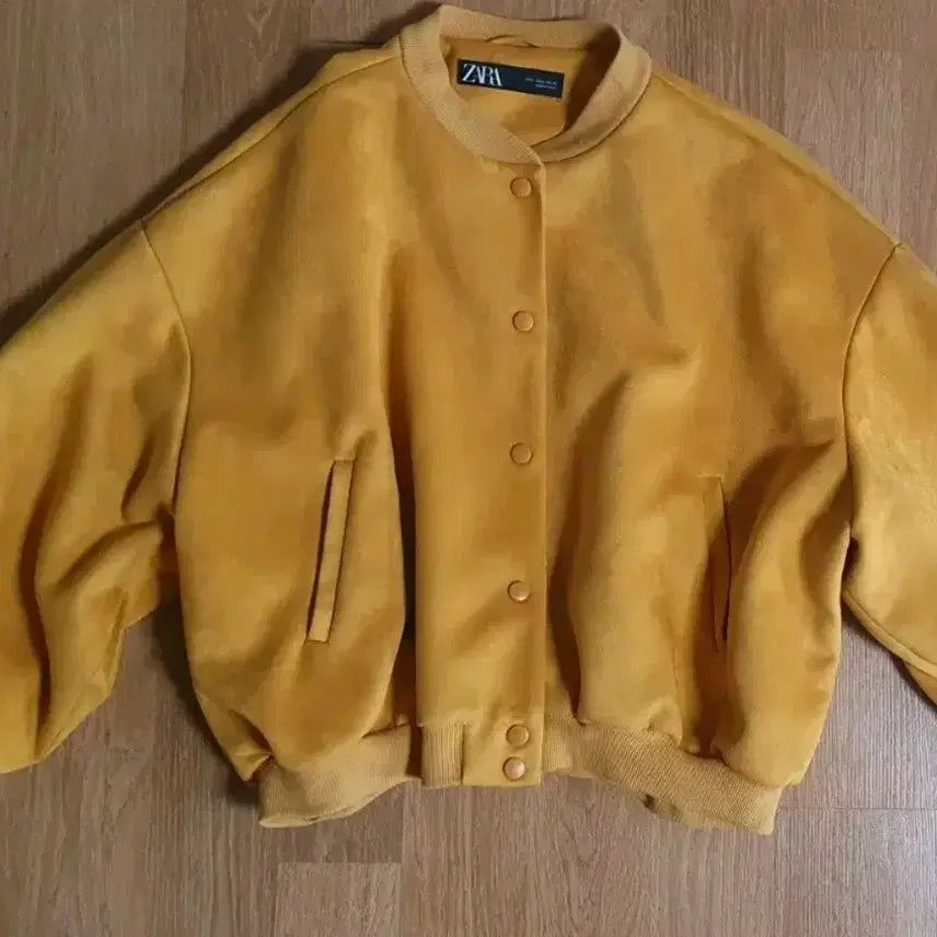 [BUNJANG] ZARA Yellow Suede Bomber Jacket (L) / 자라 옐로우 봄버 자켓 L사이즈입니다. 부드러운 스웨이드 재질로 간절기에