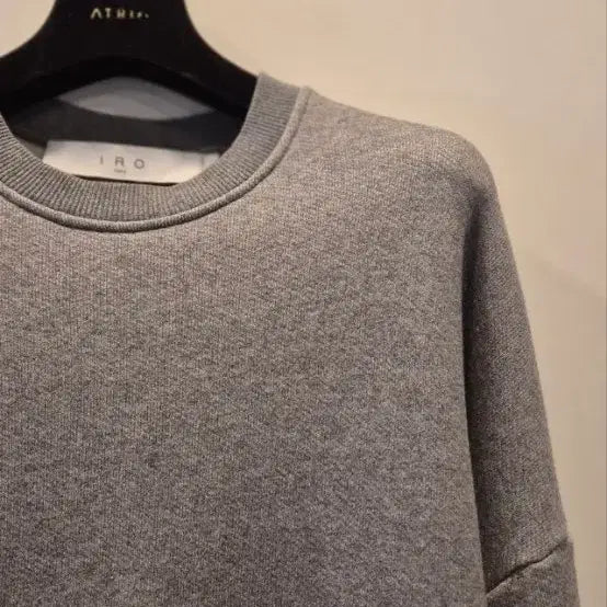 [SOLD OUT] 이로 여성 맨투맨 S