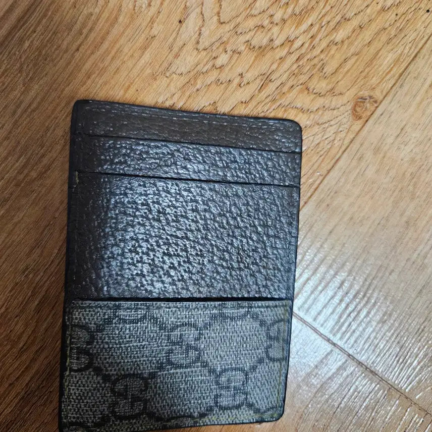 [SOLD OUT] 구찌 GG 카드지갑 타이거 장식 모델 428722