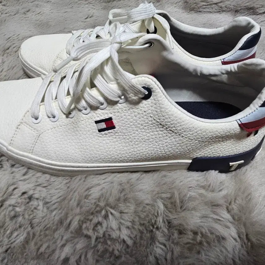 [SOLD OUT] 타미힐피거 흰색 스니커즈