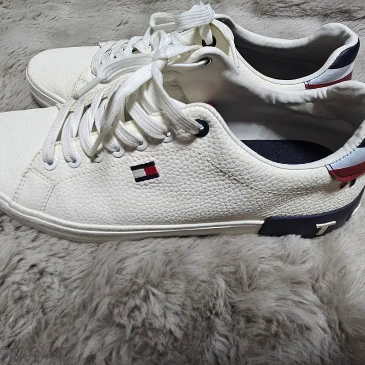 [SOLD OUT] 타미힐피거 흰색 스니커즈
