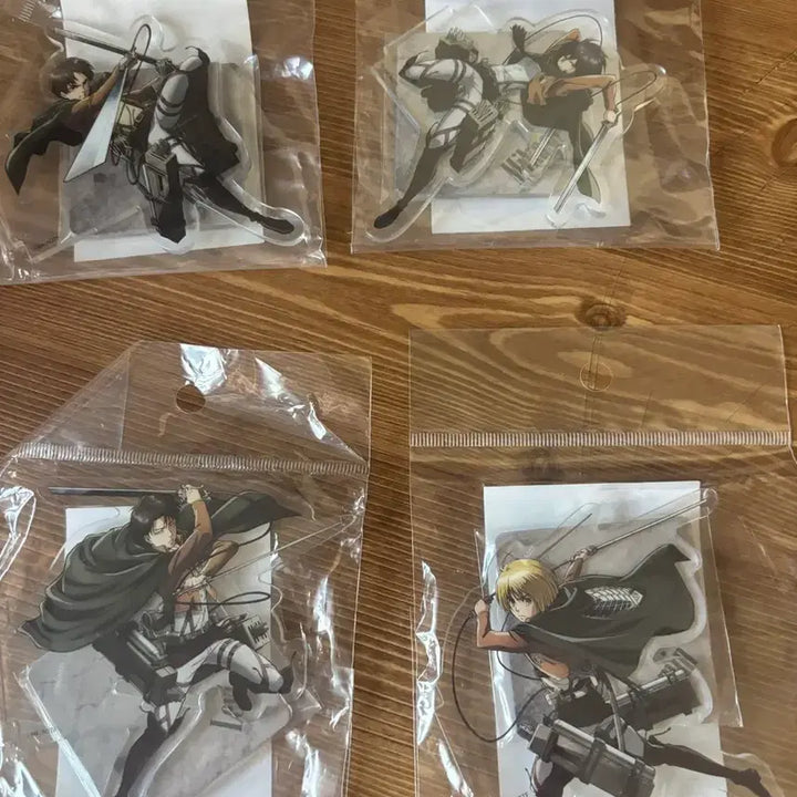 [BUNJANG] Attack on Titan Acrylic Stand Keyring Set / 진격의 거인 마그넷 아크릴 키링 스탠드 세트 4종(정품)