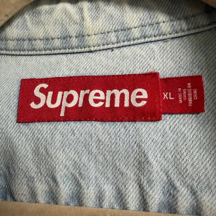 [BUNJANG] Supreme Small Box Shirt Washed Denim - 24FW XL / 슈프림 스몰 박스 셔츠 워시드 데님 - 24FW XL 사이즈