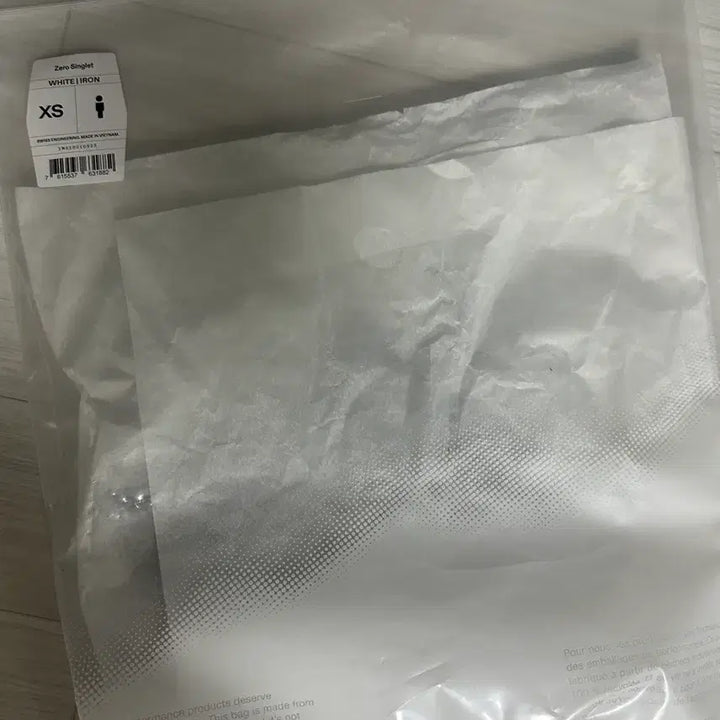 [SOLD OUT] 온 러닝 제로 싱글렛 화이트 아이언 xs 사이즈 새제품