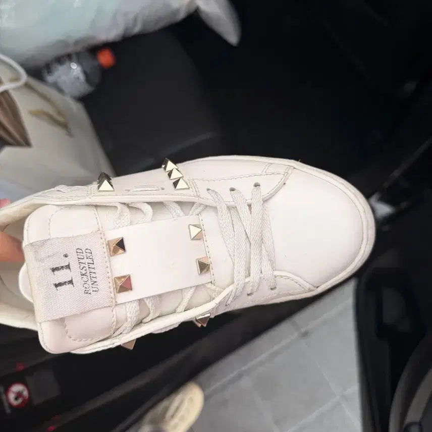 [BUNJANG] Valentino Rockstud White Sneakers (Size 36) / 발렌티노 락스터드 화이트 스니커즈 36사이즈 판매합니다 !!