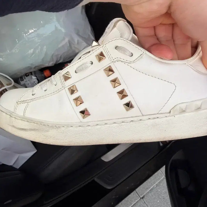 [BUNJANG] Valentino Rockstud White Sneakers (Size 36) / 발렌티노 락스터드 화이트 스니커즈 36사이즈 판매합니다 !!
