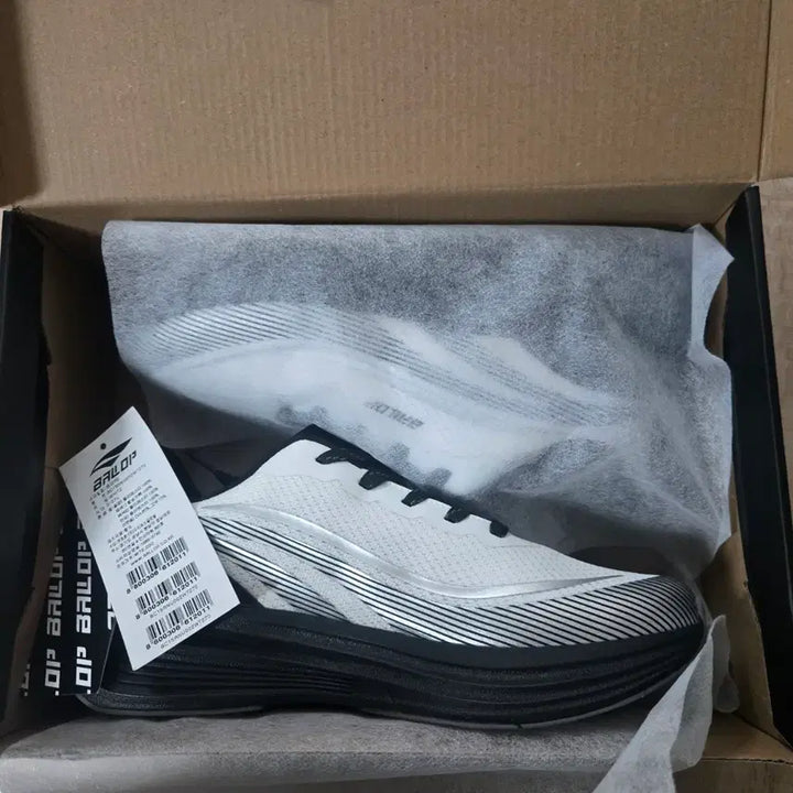 [BUNJANG] BALOP THUNDER R2 Glide White Running Shoes / BALOP THUNDER R2 러닝화 글라이드 화이트 새상품
