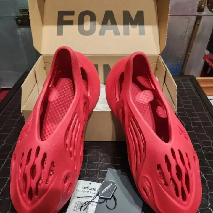 [SOLD OUT] 아디다스 이지폼러너