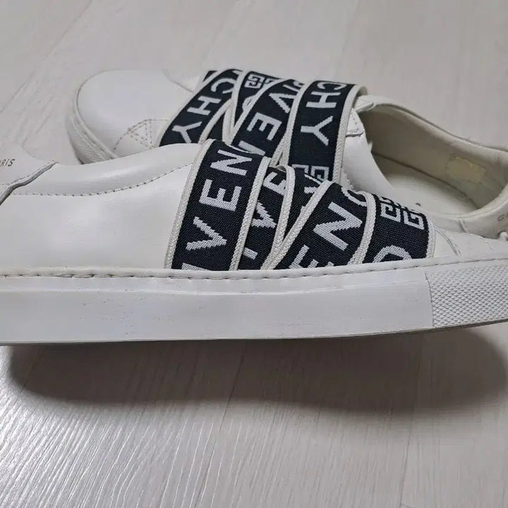[BUNJANG] Givenchy Bending Sneakers (Size 35) / 지방시 밴딩 스니커즈 35