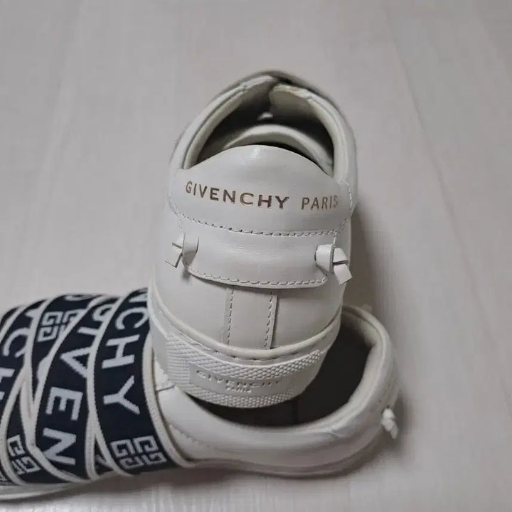 [BUNJANG] Givenchy Bending Sneakers (Size 35) / 지방시 밴딩 스니커즈 35