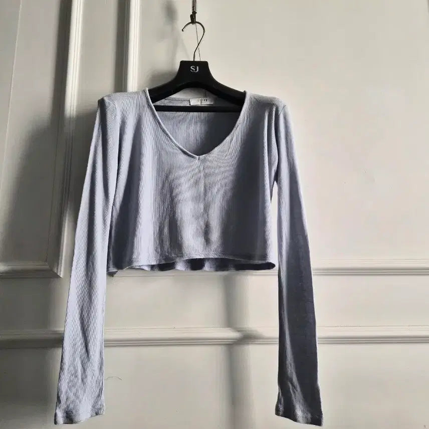 [BUNJANG] V-Neck Cropped Long Sleeve T-Shirt / V넥 크롭 긴팔 티셔츠/S