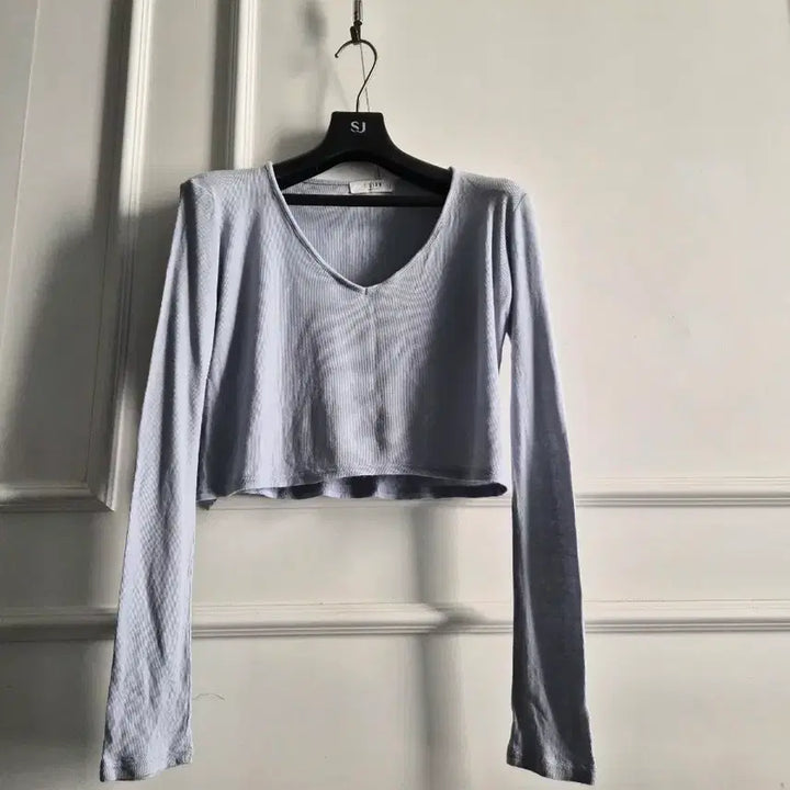 [BUNJANG] V-Neck Cropped Long Sleeve T-Shirt / V넥 크롭 긴팔 티셔츠/S