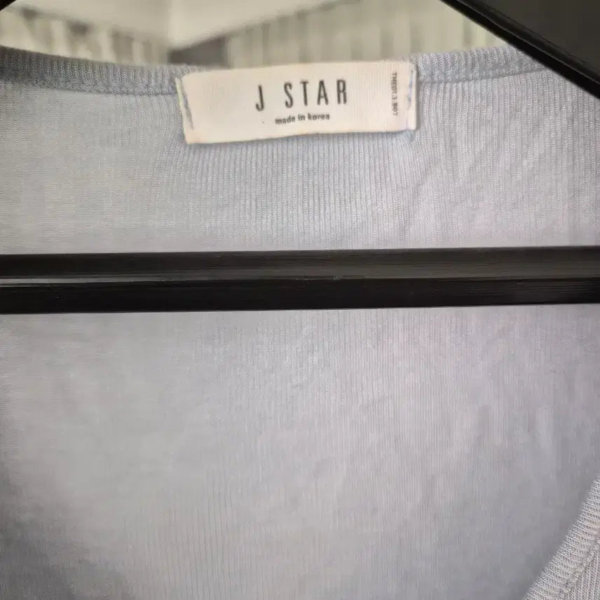 [BUNJANG] V-Neck Cropped Long Sleeve T-Shirt / V넥 크롭 긴팔 티셔츠/S