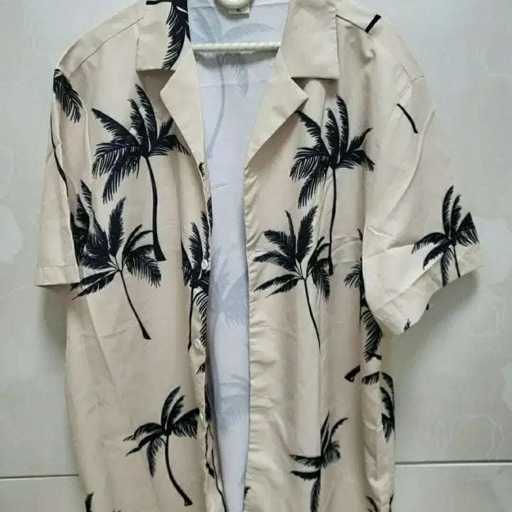 [BUNJANG] Hawaiian Shirt and Black T-shirts Bundle / 하와이안 셔츠 2장 폴햄 반팔티 1장 일괄