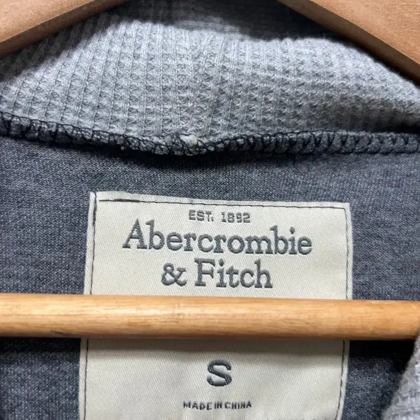 [BUNJANG] Abercrombie &amp; Fitch Grey Hoodie Zip-up - Size S / 아베크롬비 후드집업 그레이 S