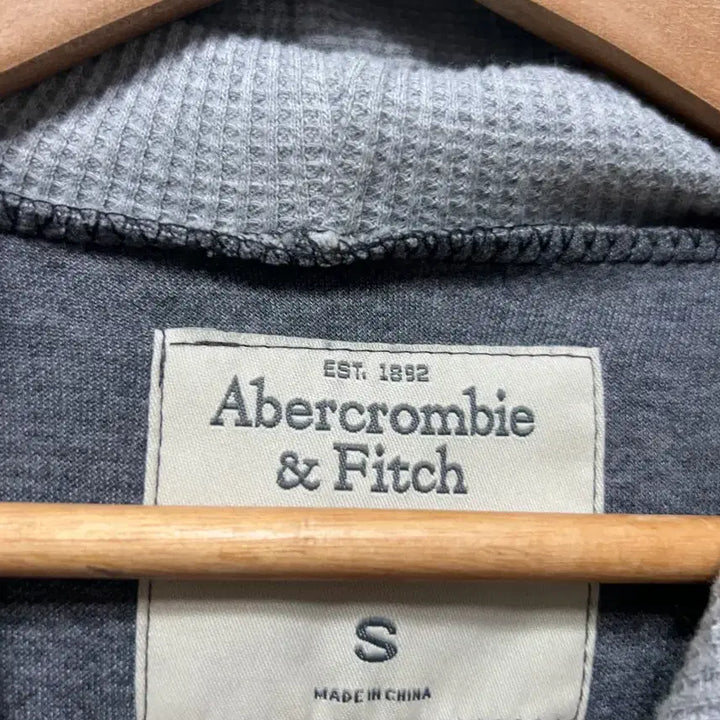 [BUNJANG] Abercrombie &amp; Fitch Grey Hoodie Zip-up - Size S / 아베크롬비 후드집업 그레이 S