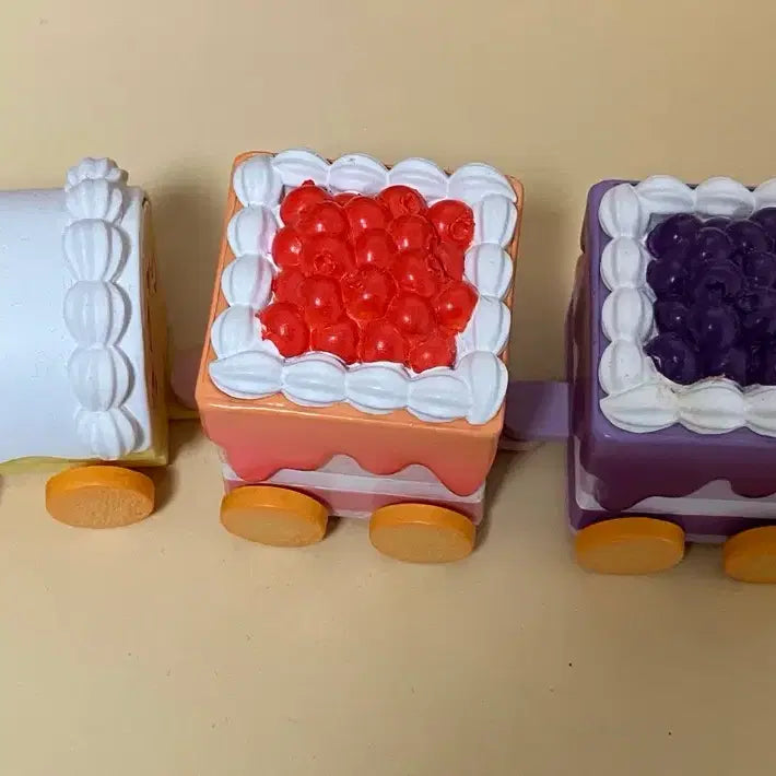 [BUNJANG] Deguldegul Cake Train Figure / 데굴데굴 케이크 모양 기차 가챠