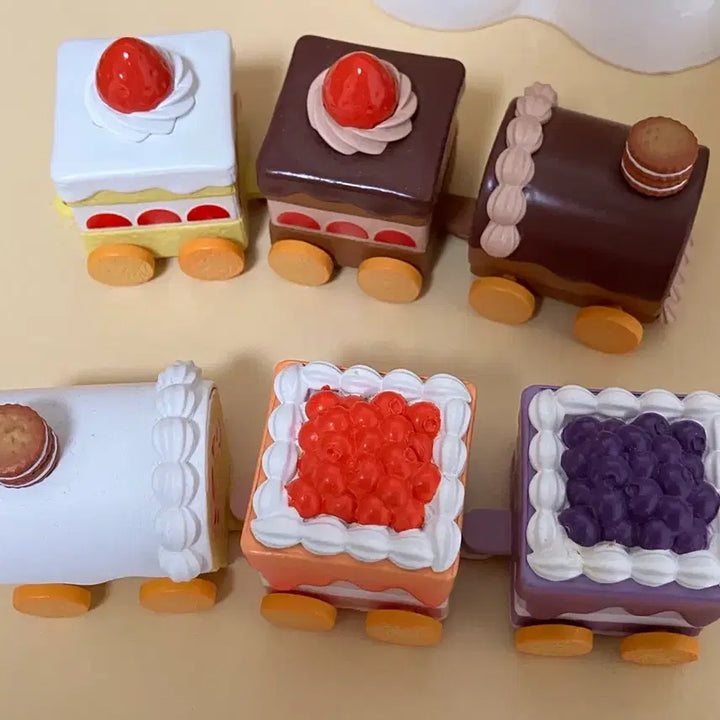 [BUNJANG] Deguldegul Cake Train Figure / 데굴데굴 케이크 모양 기차 가챠