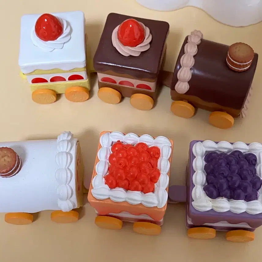 [BUNJANG] Deguldegul Cake Train Figure / 데굴데굴 케이크 모양 기차 가챠
