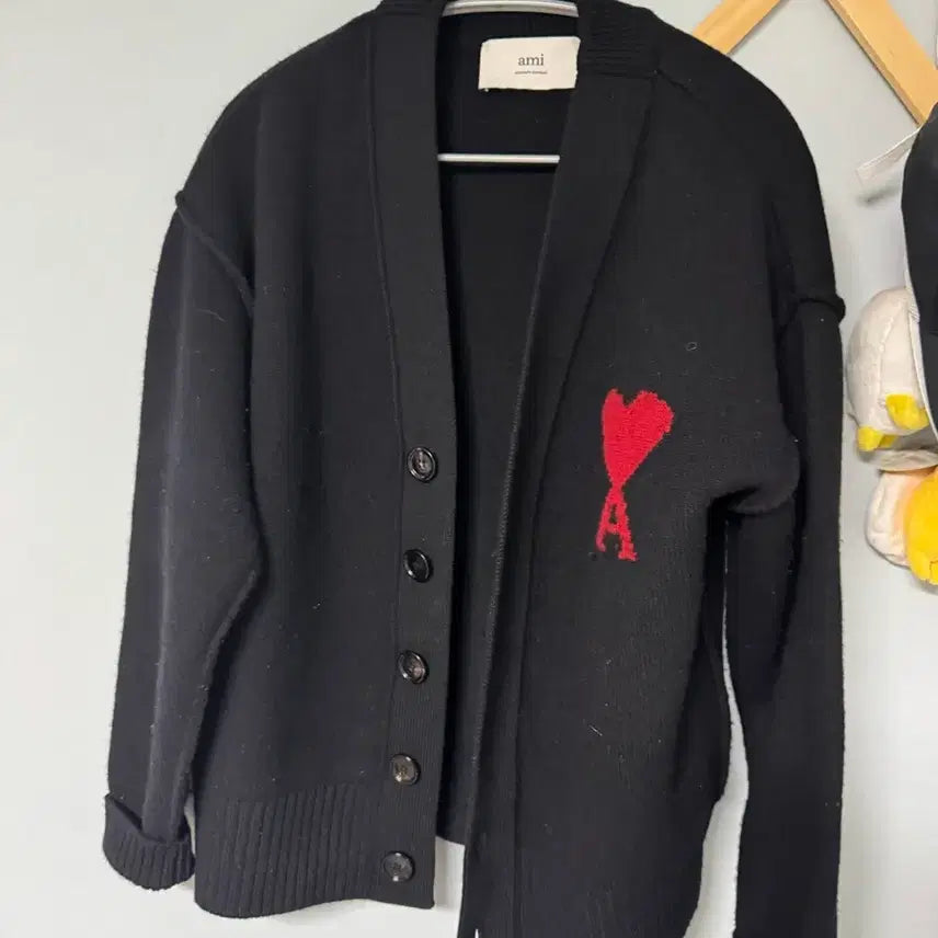 [BUNJANG] 아미 25FW 남성 빅 하트로고 울 가디건 블랙 UKC367 018 00 / 아미 25FW 남성 빅 하트로고 울 가디건 블랙 UKC367 018 00