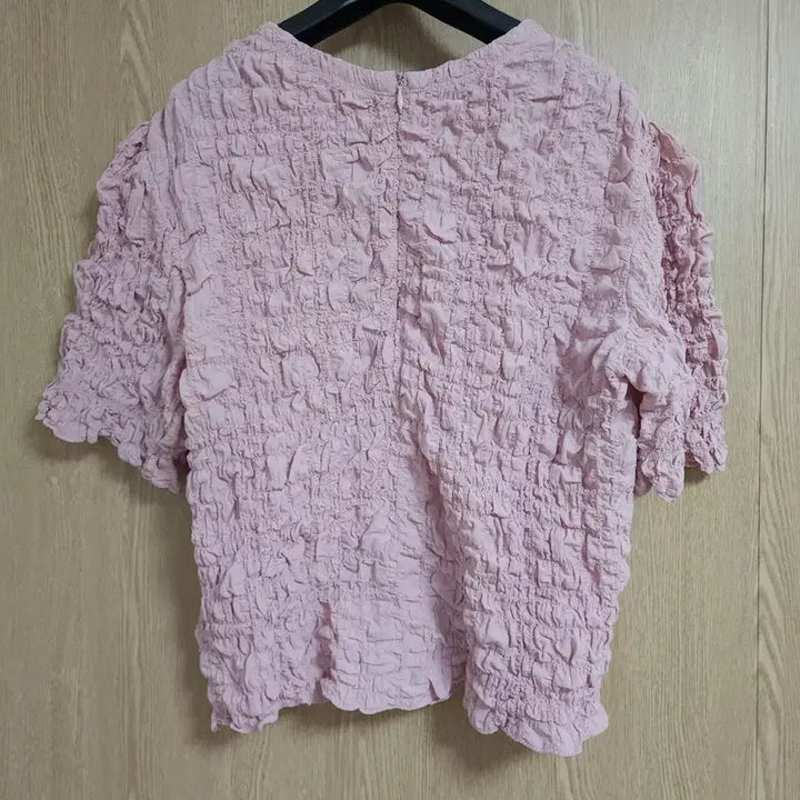[SOLD OUT] 23년도 온앤온) 볼륨 셔링 소매 블라우스