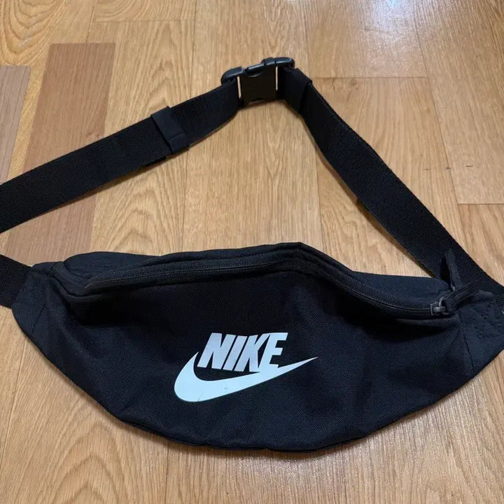[BUNJANG] Nike Waist Bag / Nike 웨스트백