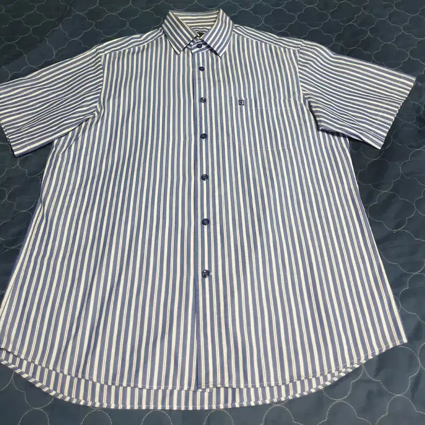[BUNJANG] Daks DD Logo Striped Short Sleeve Shirt (Size 100) / (빈티지) 닥스 스트라이프 DD자수로고 반팔셔츠 (100)