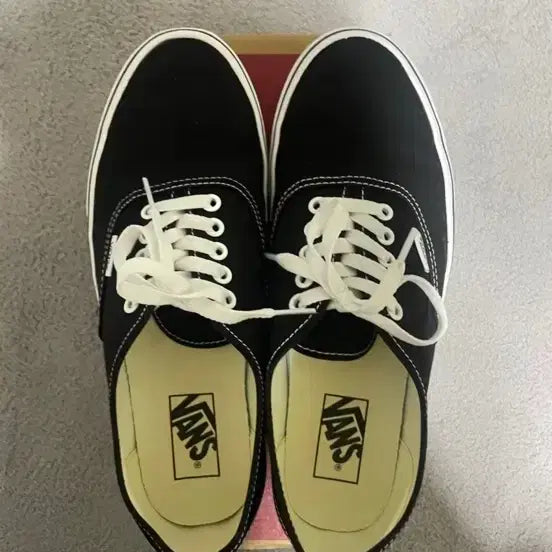 [SOLD OUT] 반스어센틱 270사이즈