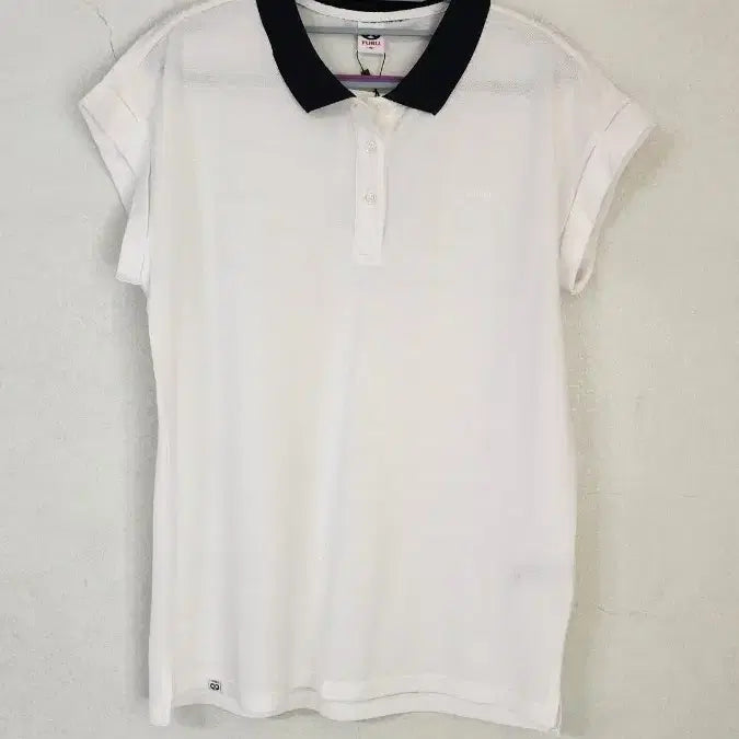 [SOLD OUT] 깔끔한 화이트 색상의 FUBU 카라티예요 남녀 누구나 편하게 입기 좋아