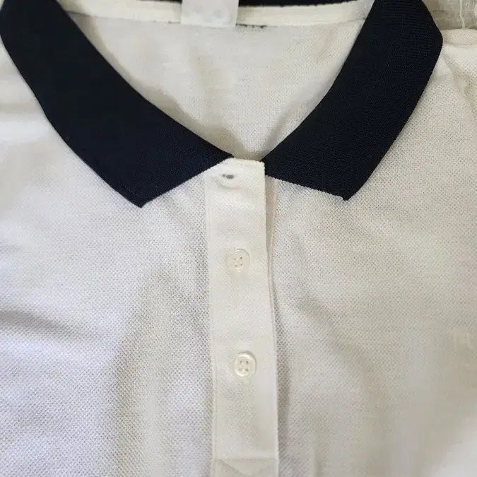 [SOLD OUT] 깔끔한 화이트 색상의 FUBU 카라티예요 남녀 누구나 편하게 입기 좋아