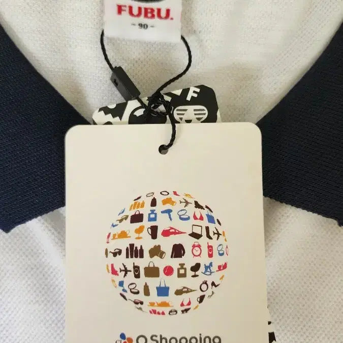 [SOLD OUT] 깔끔한 화이트 색상의 FUBU 카라티예요 남녀 누구나 편하게 입기 좋아